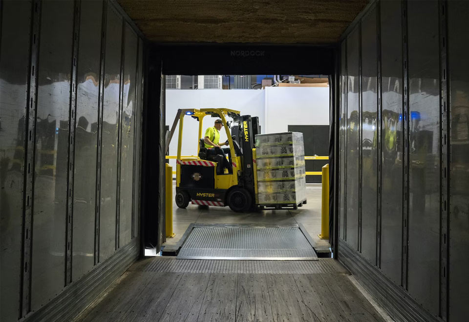 عشية الإنتاج الضخم لبطاريات فوسفات الحديد والمانجاستين الليثيوم